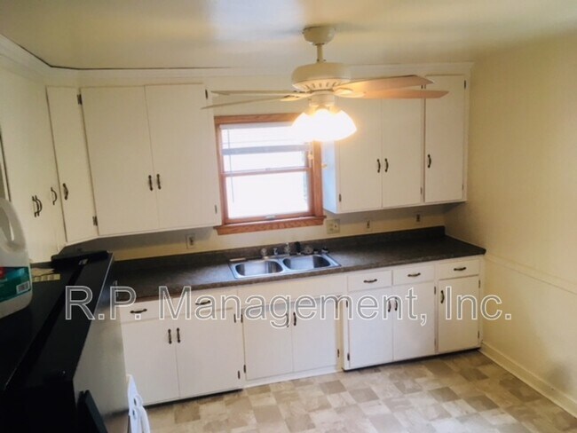 Photo - 1250 Jessamine Ave E Unidad #2