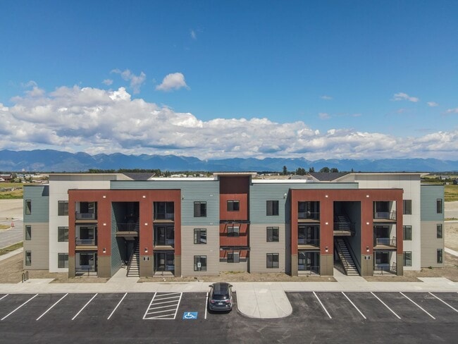 Building Photo - 2 bed 1 bath  Modern Apartment - 1025 sqft Unit 207