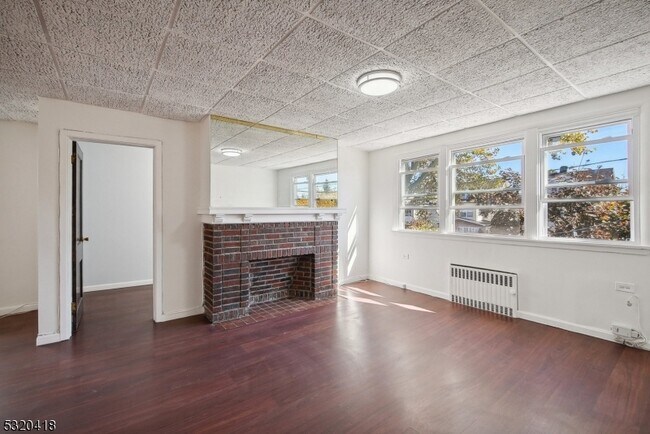 Photo - 211 Ampere Pkwy Unit 2