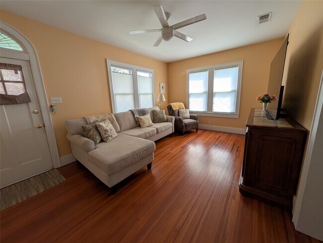Photo - 4823 Fannin Dr
