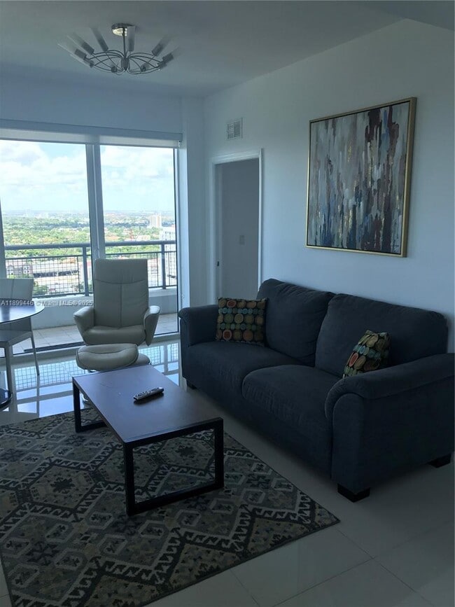 Photo - 60 SW 13th St Unidad 1901