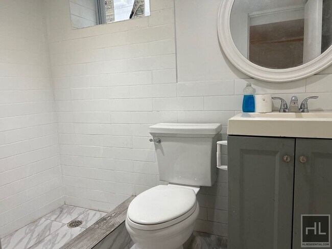 Photo - 2BR 1BA Lower Level All Utilities Included w/ Laundry Beside Highland Park Unidad G