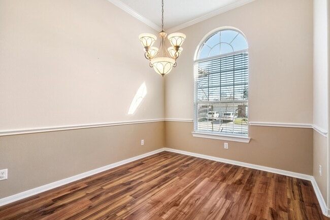 Photo - 24915 Pikecrest Dr