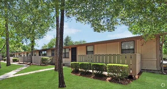 Community - Oak Shade Apartments