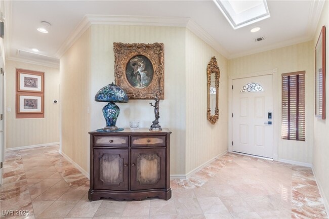 Photo - 2706 Grand Forks Rd