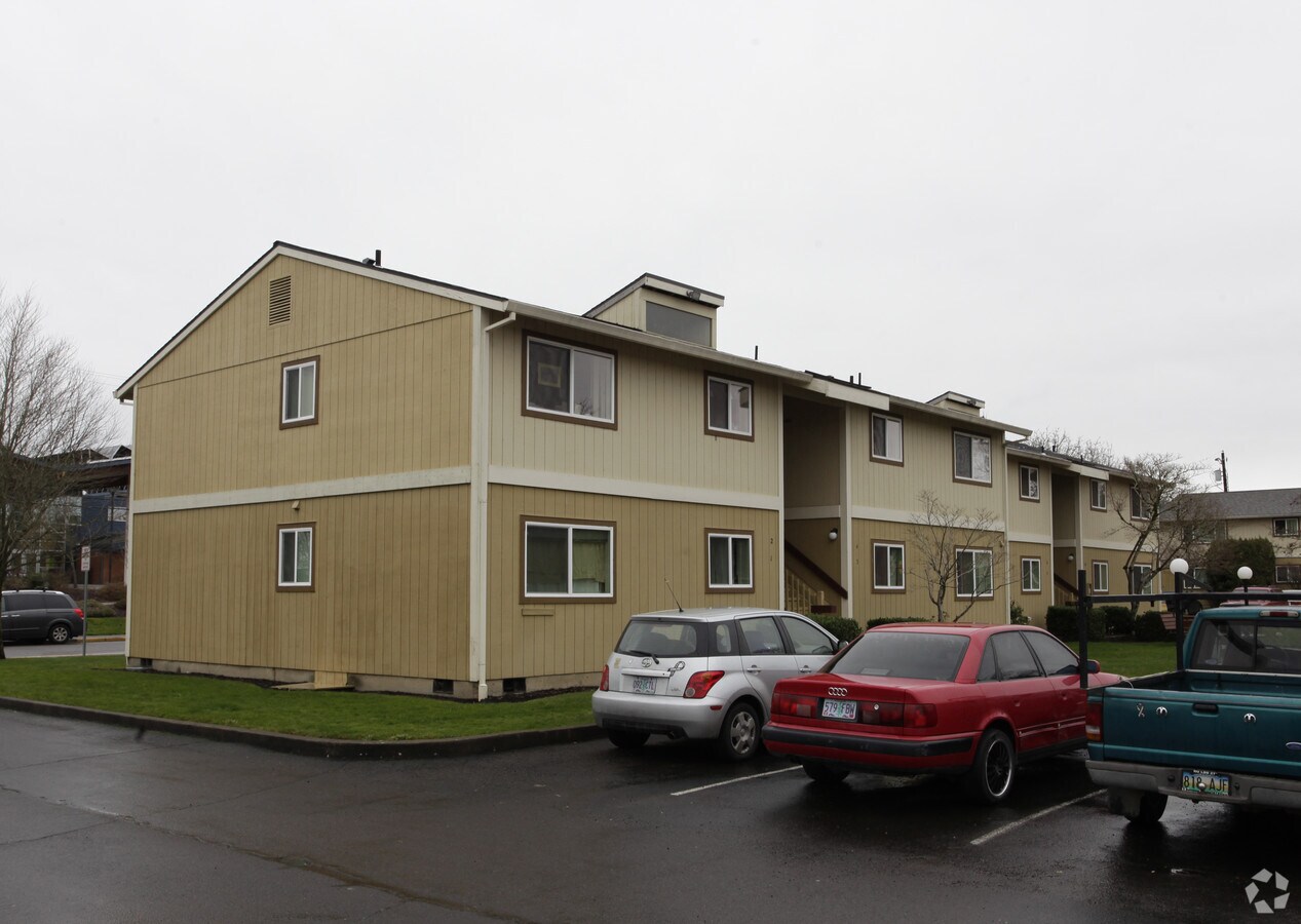 Photo - Deborah Court