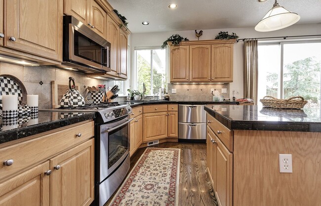 Photo - 16723 SW Rogue River Terrace