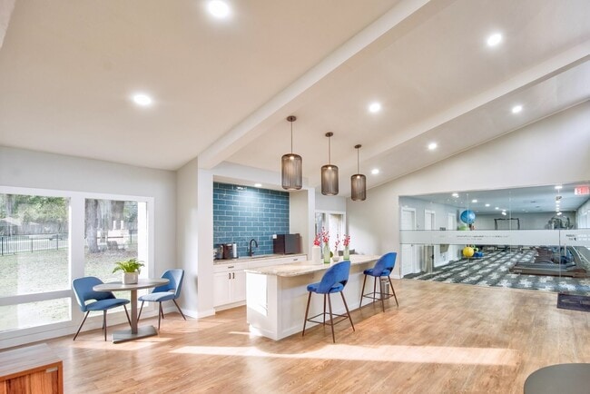 Building Photo - Madison Pointe