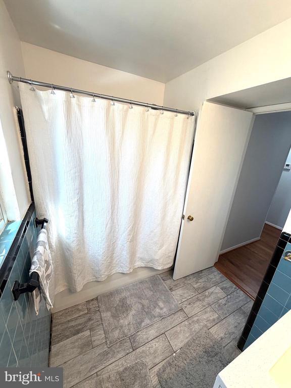 Photo - 7410 Dickenson St