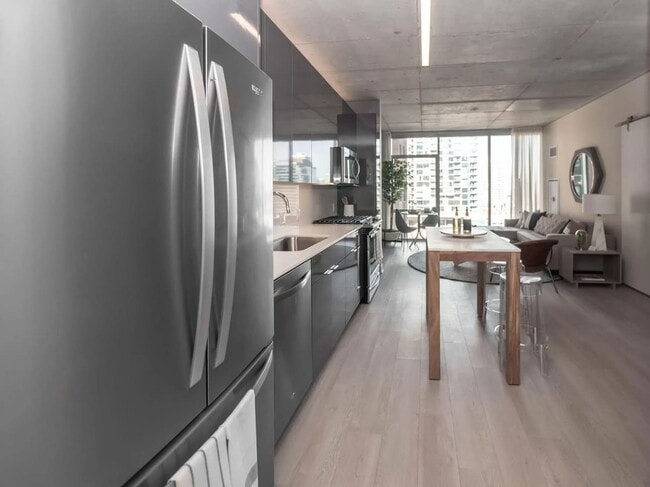330 W Grand Ave Unit 1706