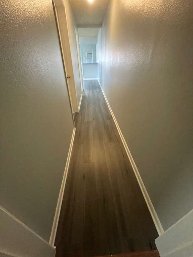 Photo - Cute and Cozy 2/1 in Mulberry- Apply FOR FREE now!!