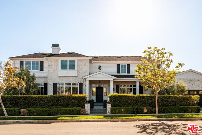 557 Chapala Dr