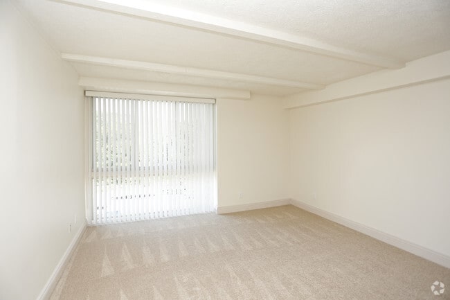 2BR, 2BA - 1,150 SF