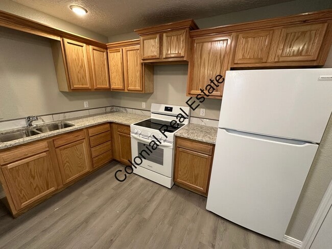 Photo - 1700 W 12th St