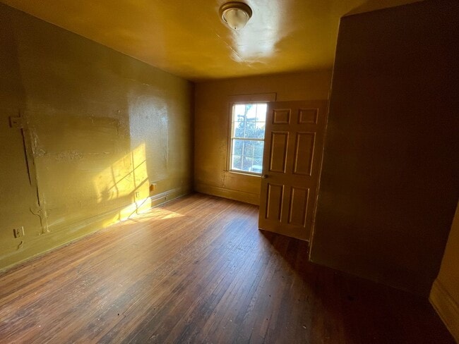 Photo - 2816 Milton St