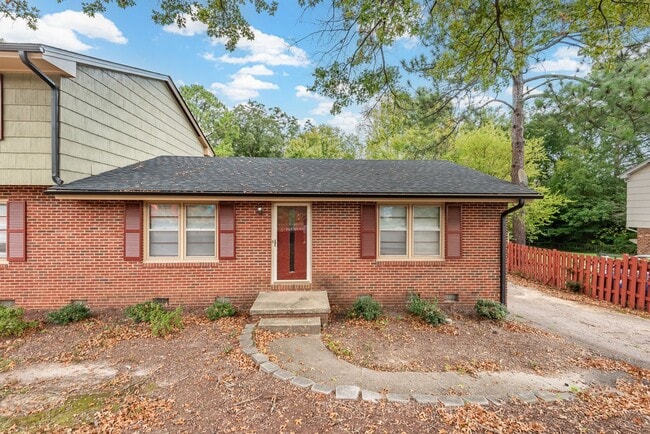 Photo - Renovated 2 bedroom townhome 5 miles from downtown Raleigh!