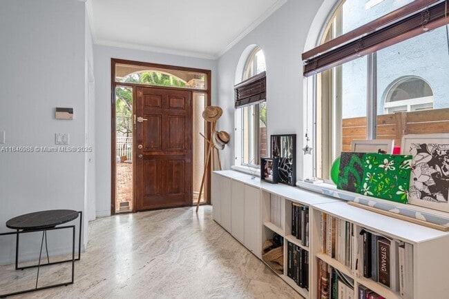 Photo - 3049 Mary St