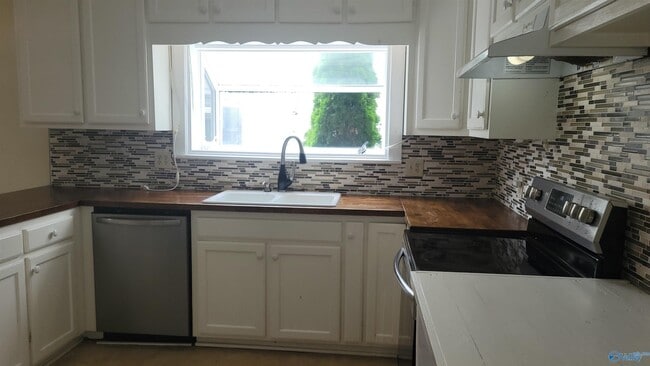 Photo - 1411 Halsey Ave NE