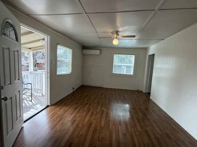 Living room - 385 Foresthill Ave