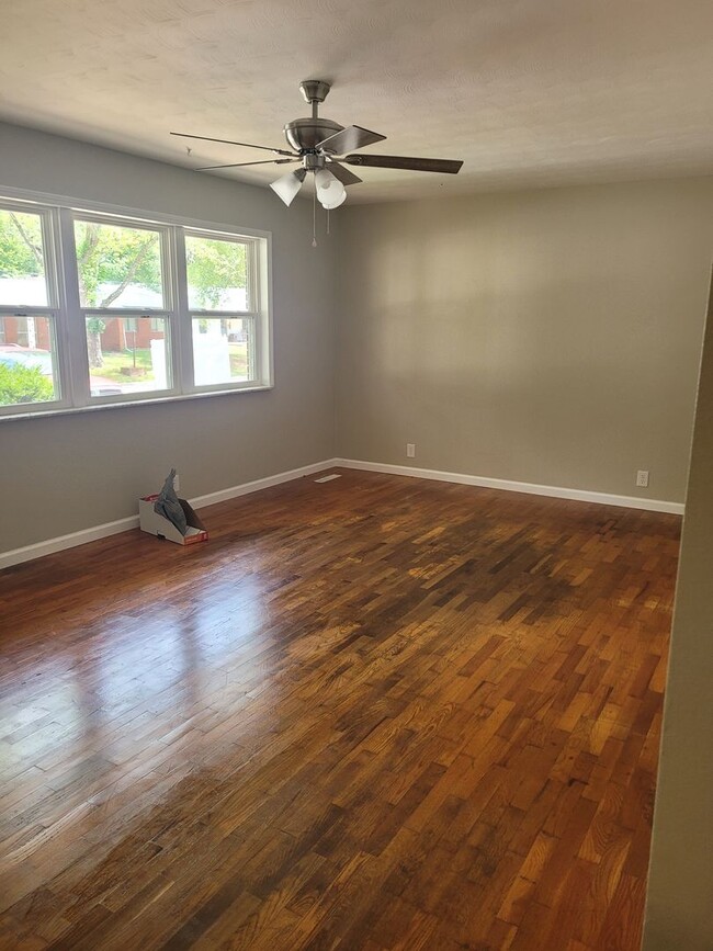 Photo - SPECIAL OFFER HALF OFF FIRST MONTHS RENT!!!!! AVAILABLE NOW!!!!