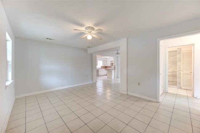 Photo - 10717 Pillot St