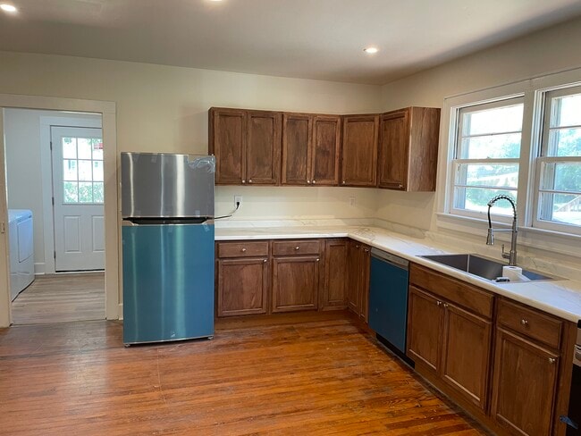 Photo - 298 Werts St