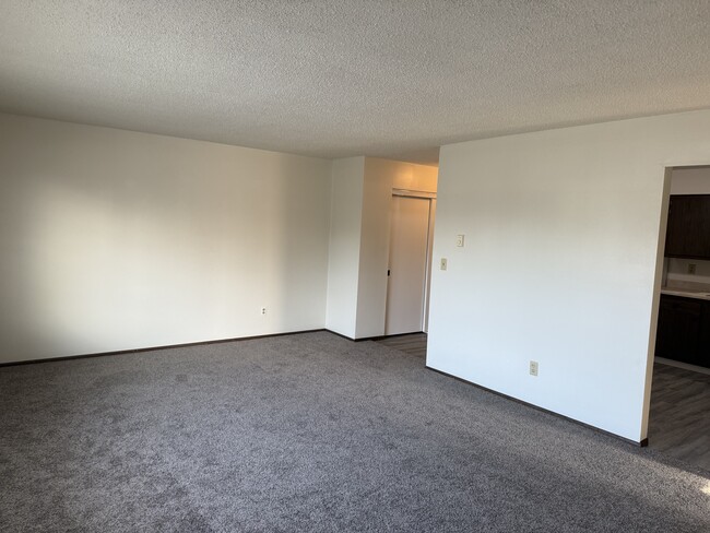 109 E Monroe Ave