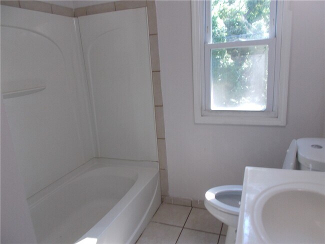 Photo - 70 Woodhill Dr
