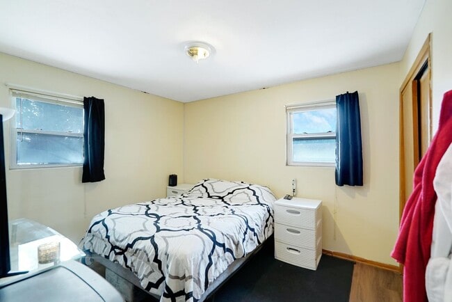Photo - 7005 Dutton Ave N