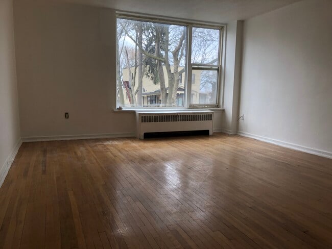 Photo - Large One Bedroom - Lake Ontario View Unit 14