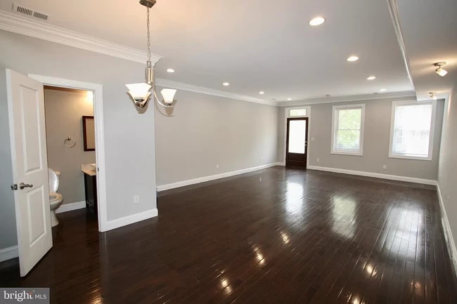 Photo - 321 T St NW