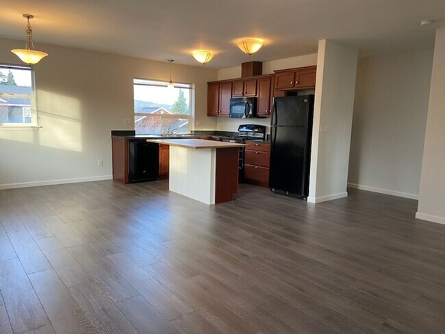 Photo - Spacious 1 bedroom 1 bath duplex in Hood River