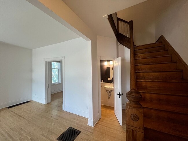 Photo - 4 Bedroom 1.5 bathroom townhome in Lyndale neighborhood