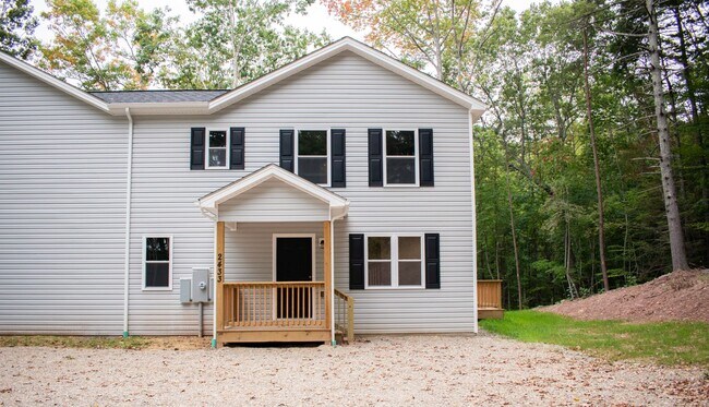 Beautiful 3 bedroom Townhouse available no... - Beautiful 3 bedroom Townhouse available no...