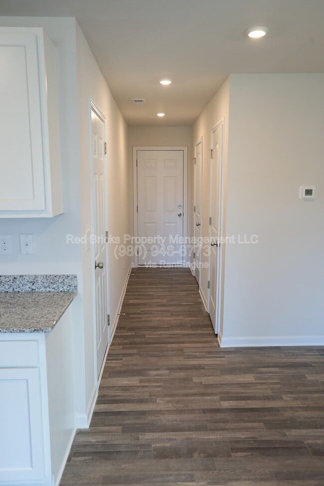 Photo - 230 Winston Ln