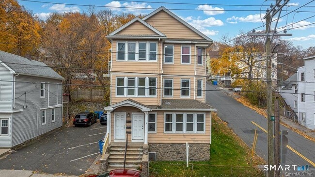 Building Photo - 146 Charles St Unit 2nd
