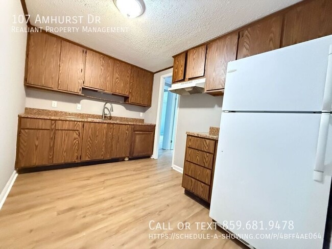 Photo - 107 Amhurst Dr