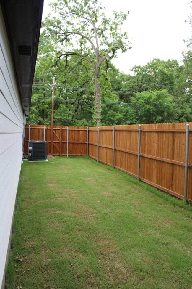 Photo - Beautiful 3 Bedroom / 2 Bath Home with Garage & Fenced Yard