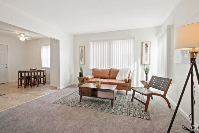 Building Photo - MOVE IN READY - Charming 2B/1B Unit 2709 1/2 Rental