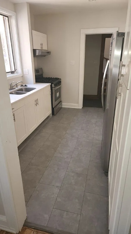 2608 E Newport Ave Unit upper