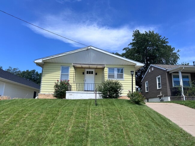 Building Photo - 3 Bedroom 1 Bathroom Rental