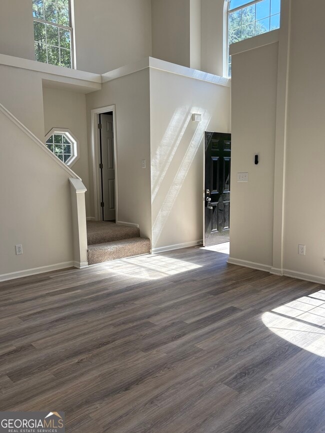 Photo - 95 Prestwick Ln