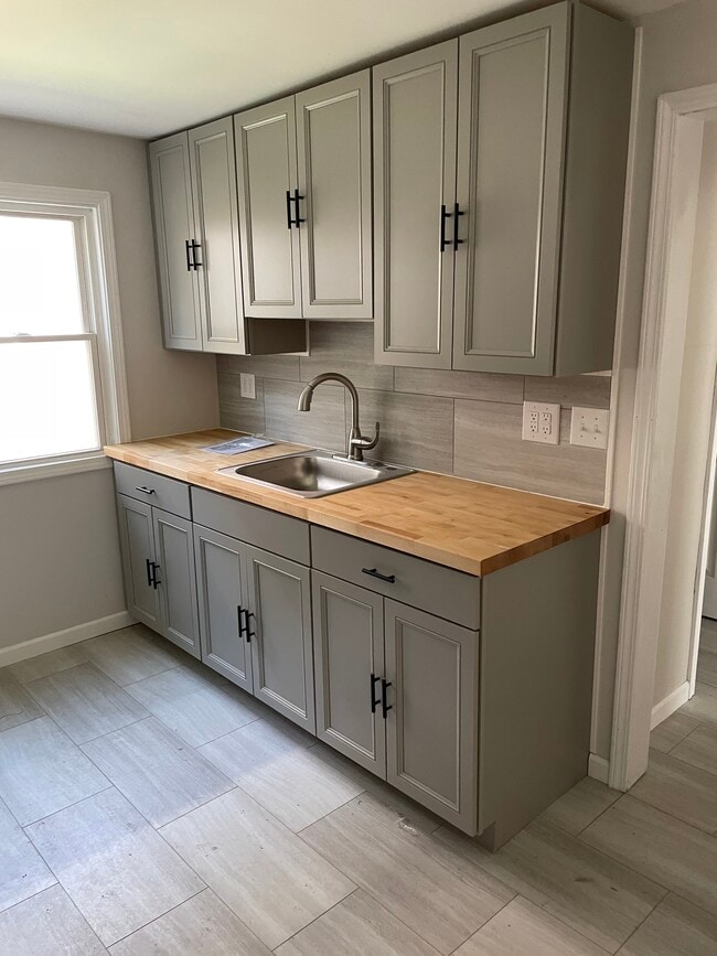 Building Photo - 1344 Buffalo Rd Unit Downstairs