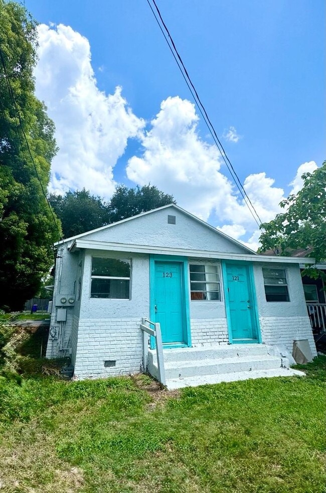 Building Photo - 6th St Unit 123