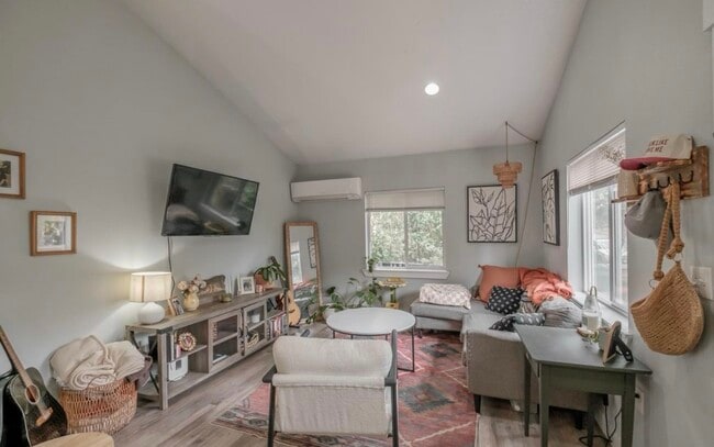 Photo - 530 Missouri Ave S