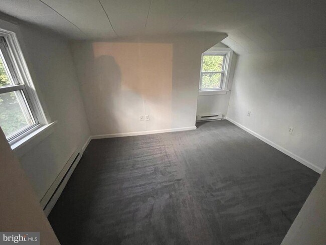 Photo - 2055 W Chester Rd