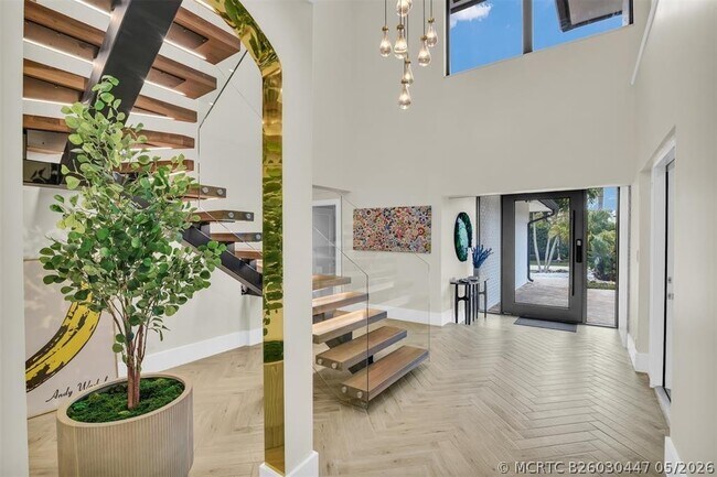 Photo - 319 S Riverside Dr