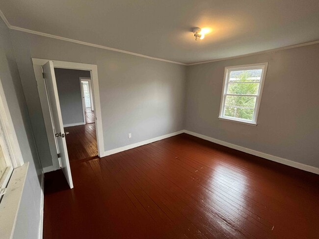 Photo - 420 10th Ave SW