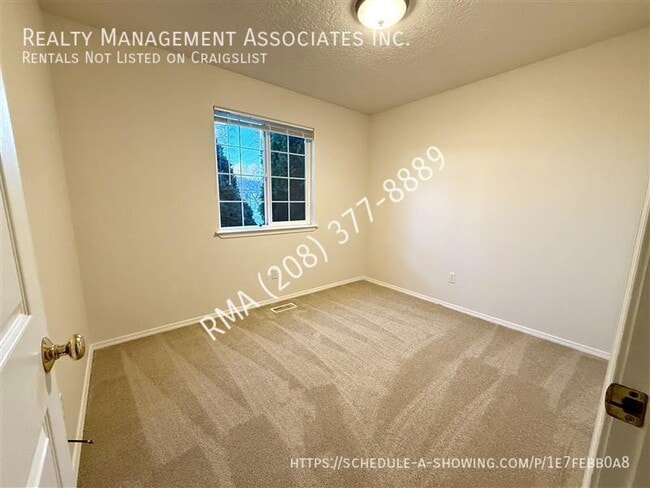 Photo - 822 S Chestnut St