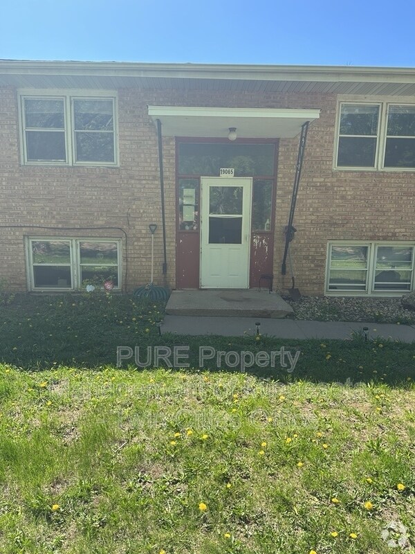 Building Photo - 19065 Lena Ave Unit Apt 3